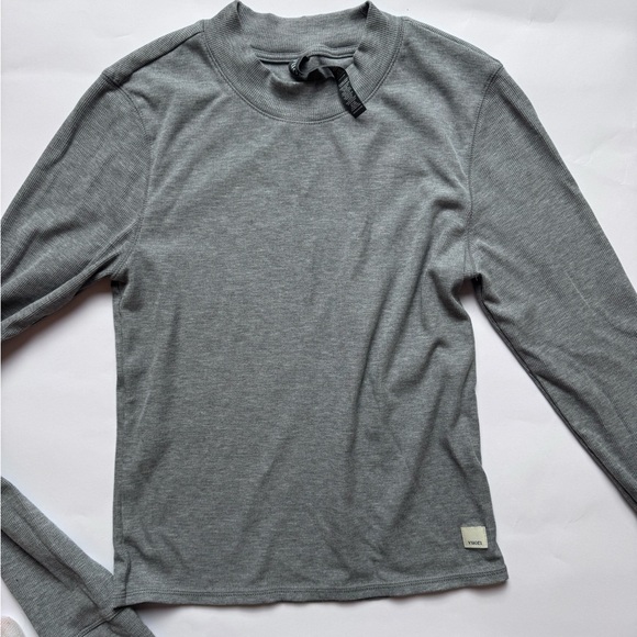 Vuori Men's Heather Gray Long Sleeve Tee - Picture 1 of 7